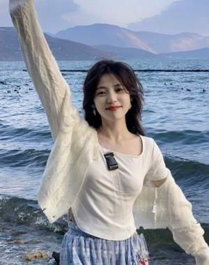 《被痴汉喂精的小美人（双性快穿）》by小红