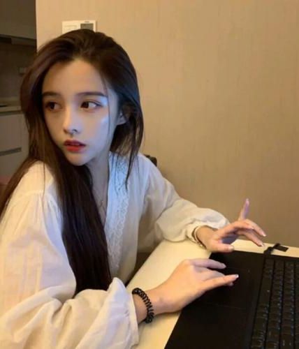 《趁雪色吻你》（又名：冬日宜婚）作者：关山鹤