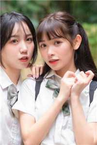 穿成镶边女配的她们 作者：鹿野修哉