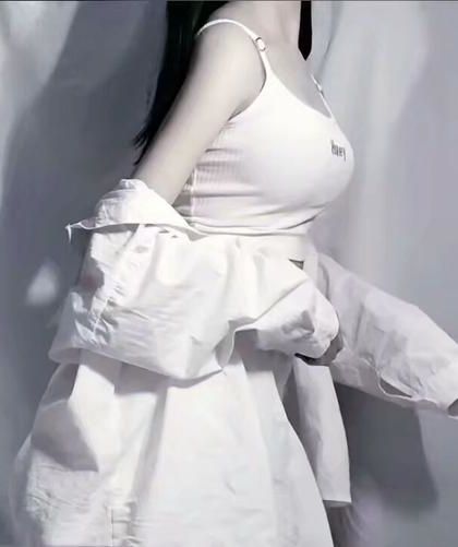 《掌中春色》作者：玥玥欲试